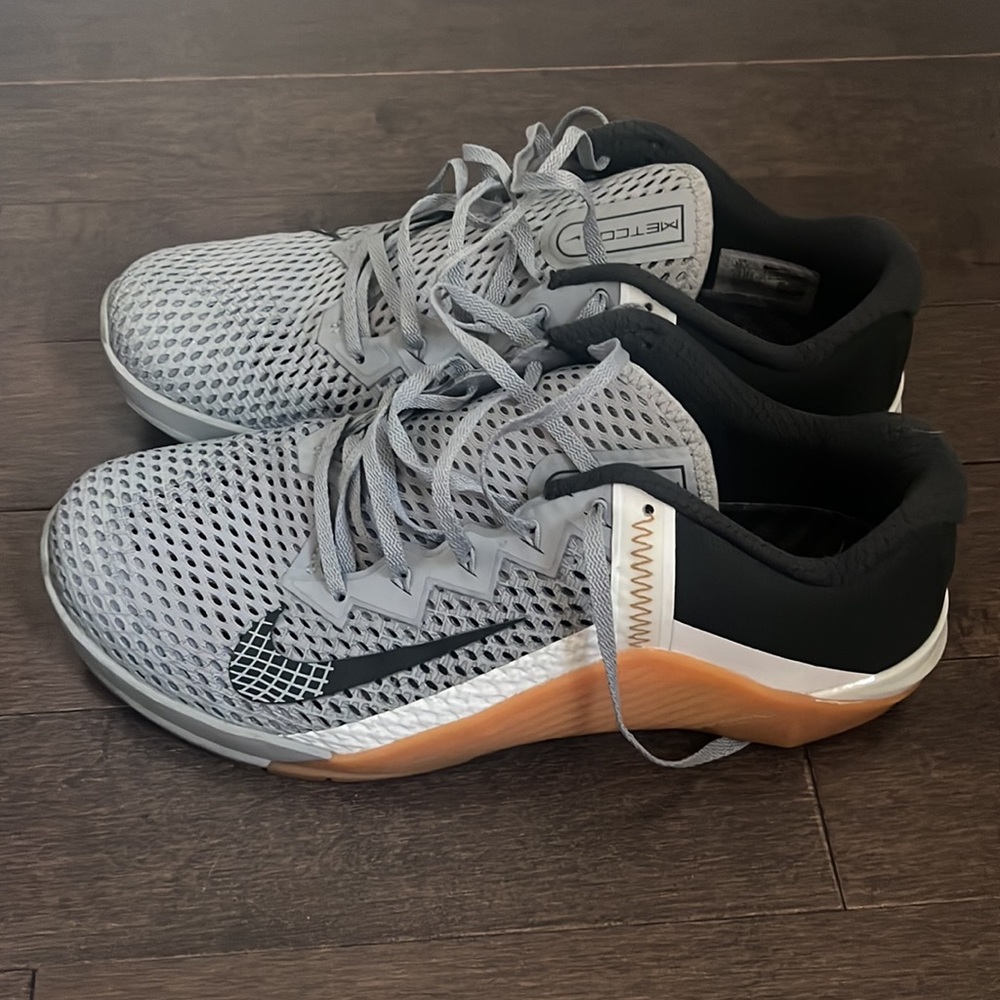 Nike Metcon 6 size 10.5 grey gum